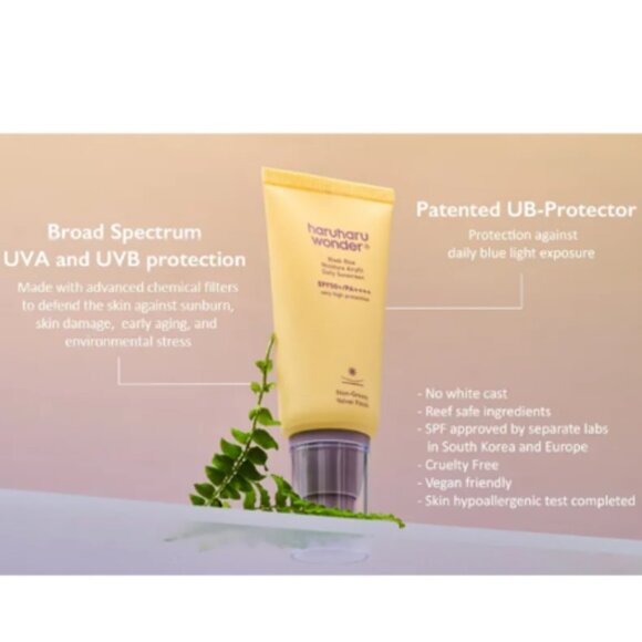 Haruharu Wonder Daily Sunscreen - Black Rice Moisture Airyfit 50ml (1.69fl.oz) - Picture 3 of 6